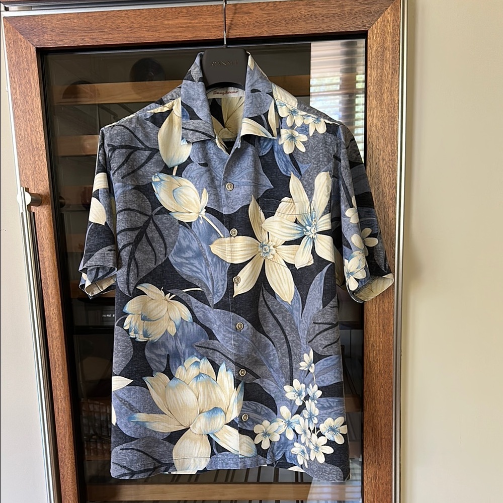 Tommy Bahama Men’s Hawaiian Button Down Shirt